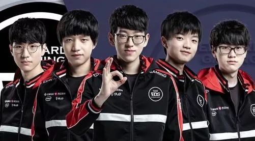 在足球比赛 在足球比赛