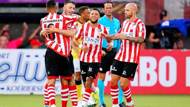 主裁判亲自 主裁判亲自